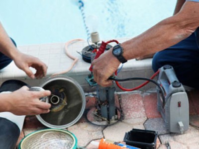 Dịch vụ bảo trì vệ sinh xử lý nước hồ bơi tại nhà