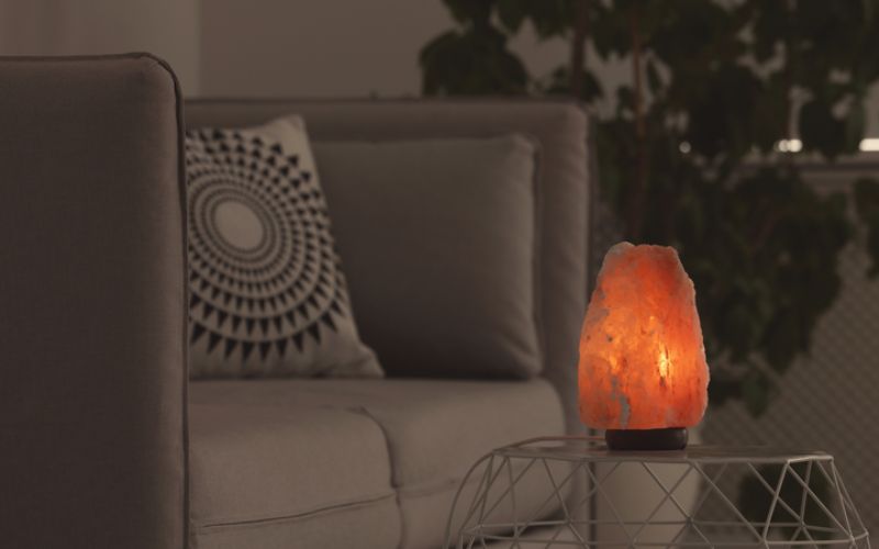 Ánh sáng ấm áp từ đèn đá muối giúp bạn cảm thấy thư thái, dễ chịu hơn Ánh sáng ấm áp từ đèn đá muối giúp bạn cảm thấy thư thái, dễ chịu hơn