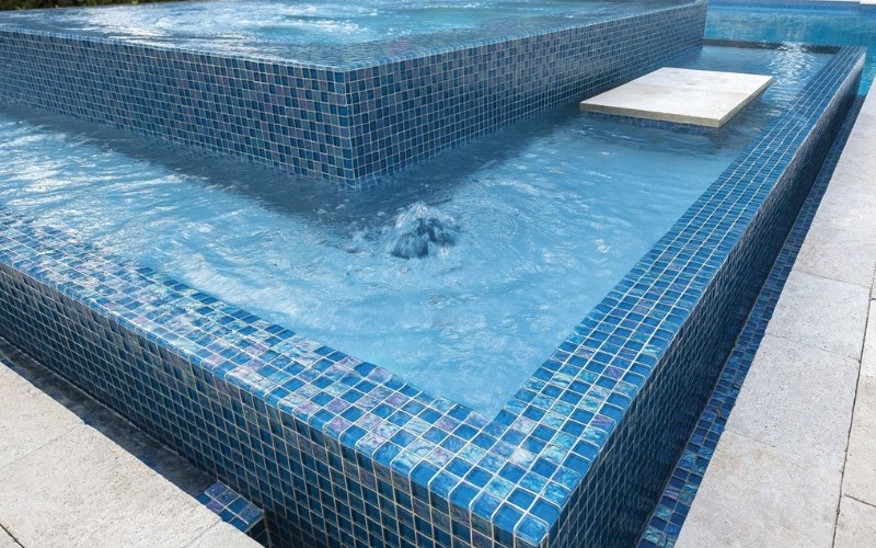 Lợi ích khi sử dụng gạch mosaic ốp lát hồ bơi Lợi ích khi sử dụng gạch mosaic ốp lát hồ bơi