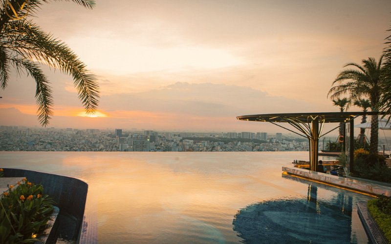 Hồ bơi vô cực tại La Vela Saigon Hotel Hồ bơi vô cực tại La Vela Saigon Hotel