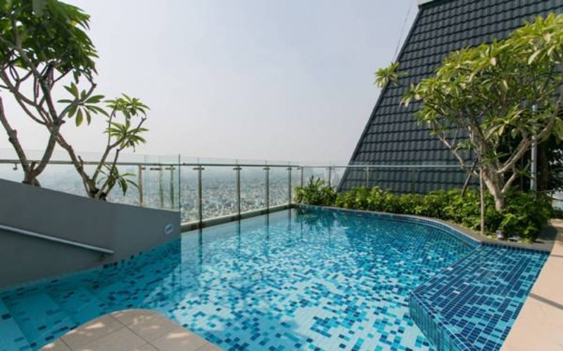 Mẫu hồ bơi hình oval Hồ bơi sân thượng