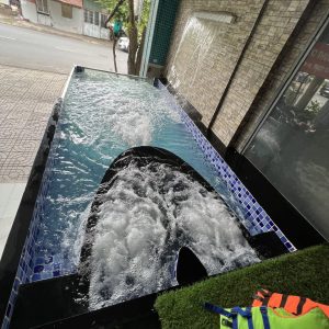 z7706969218170 5f3ef965502461709238010881cefd63 - Hồ bơi Composite phong cách Châu Âu sang trọng, tiện nghi giá siêu rẻ