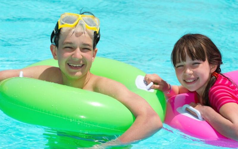 Phao bơi – Hỗ trợ học bơi an toàn và hiệu quả cho mọi lứa tuổi Phao bơi – Hỗ trợ học bơi an toàn và hiệu quả cho mọi lứa tuổi
