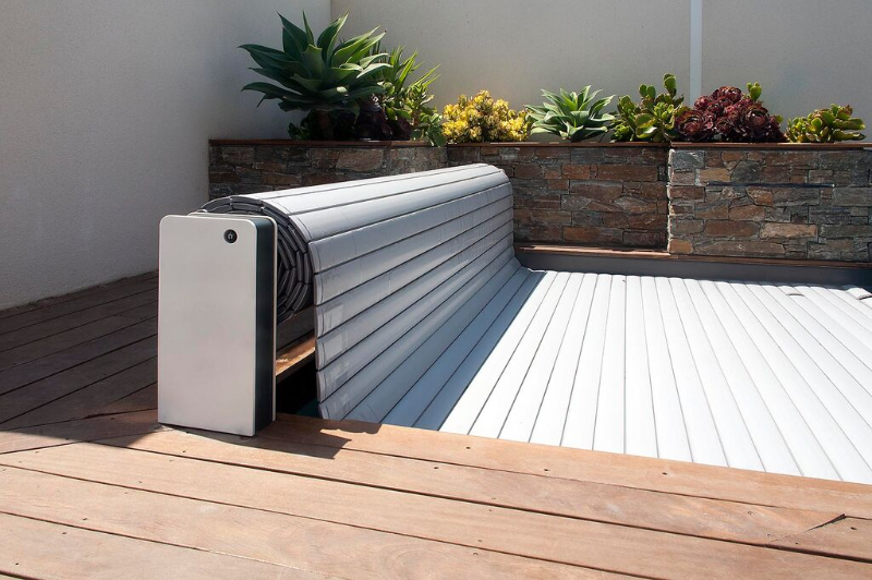 Bạt che hồ bơi tự động AstralPool Model Sveltea nhập khẩu Tây Ban Nha