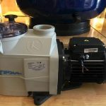 Bàn Hút Hồ Bơi 4 Bánh 32cm Biotech Pool – Vệ Sinh Hồ Bơi Hiệu Quả