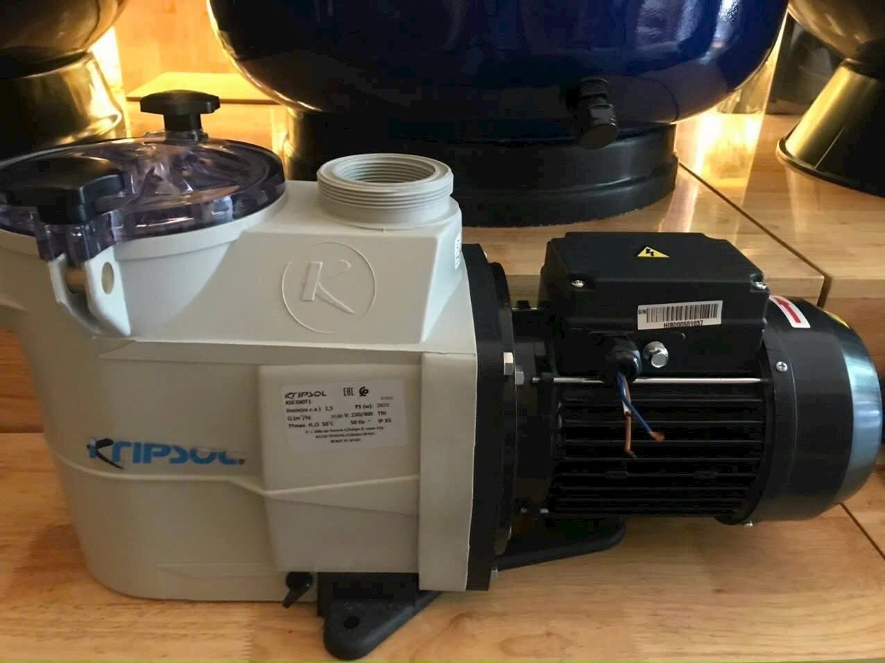 Bàn Hút Hồ Bơi 4 Bánh 32cm Biotech Pool – Vệ Sinh Hồ Bơi Hiệu Quả