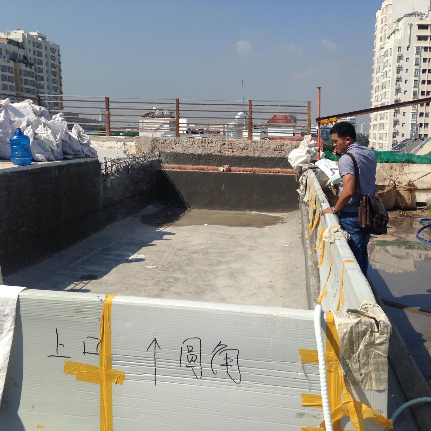 Bàn Hút Hồ Bơi 8 Bánh Xe Biotech Pool – Thiết Bị Vệ Sinh Hồ Bơi Cao Cấp