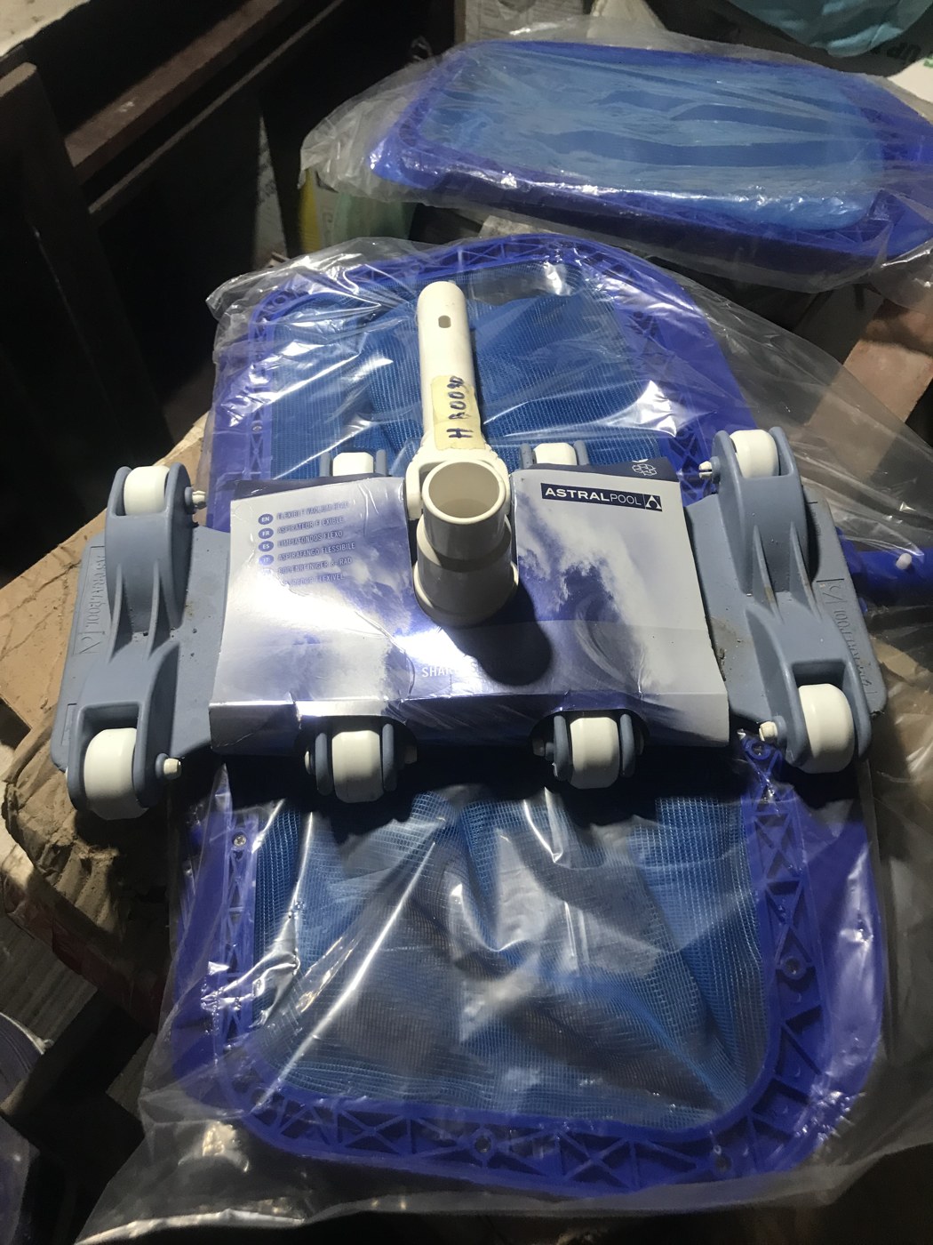 Bàn Hút Hồ Bơi 8 Bánh Xe - Thiết Bị Vệ Sinh Hồ Bơi Chuyên Nghiệp