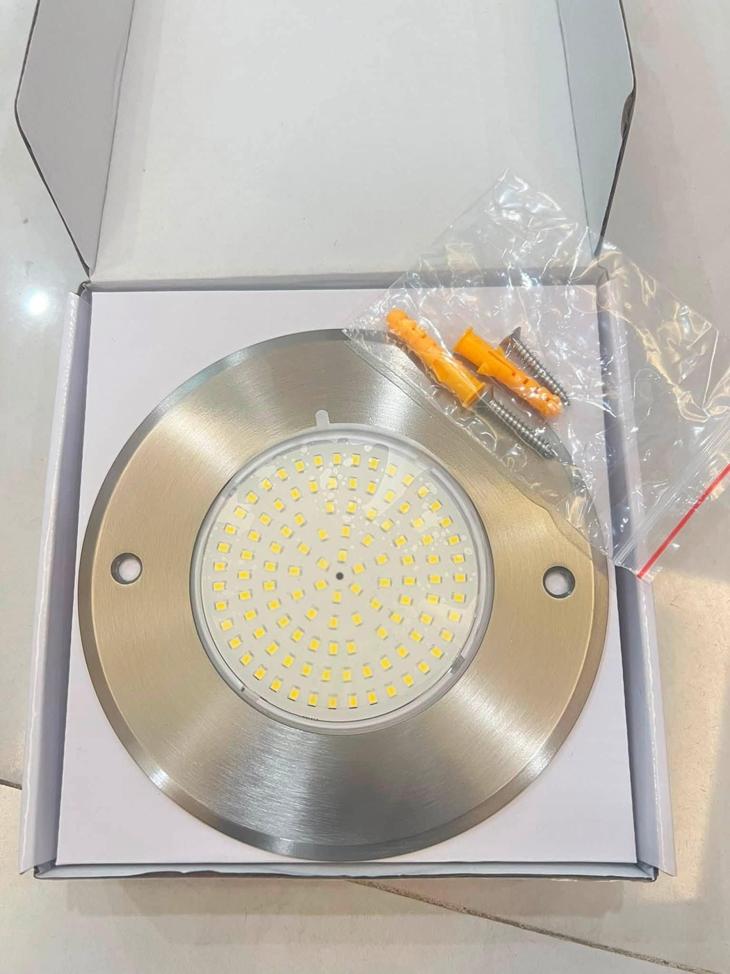 Bảo trì đèn LED hồ bơi đúng cách