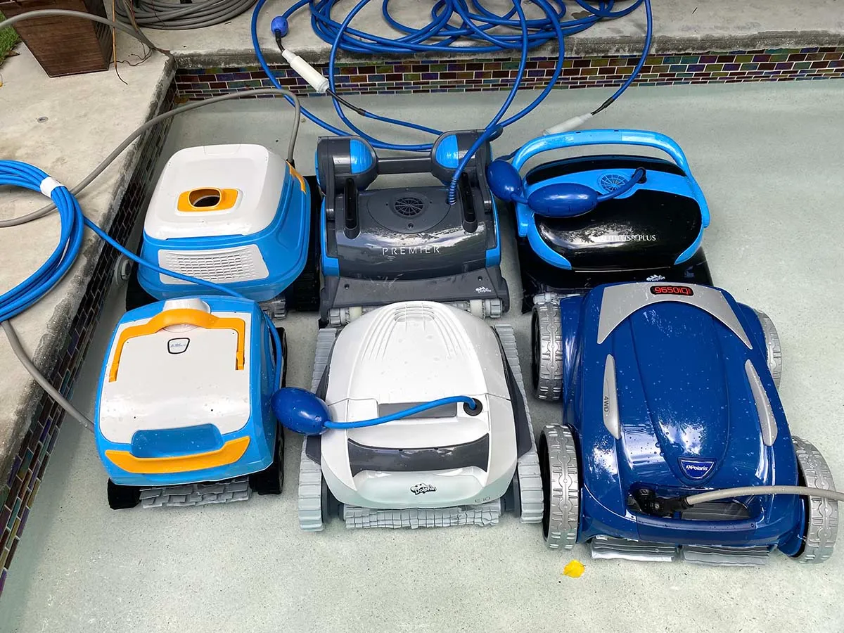 Robot vệ sinh bể bơi