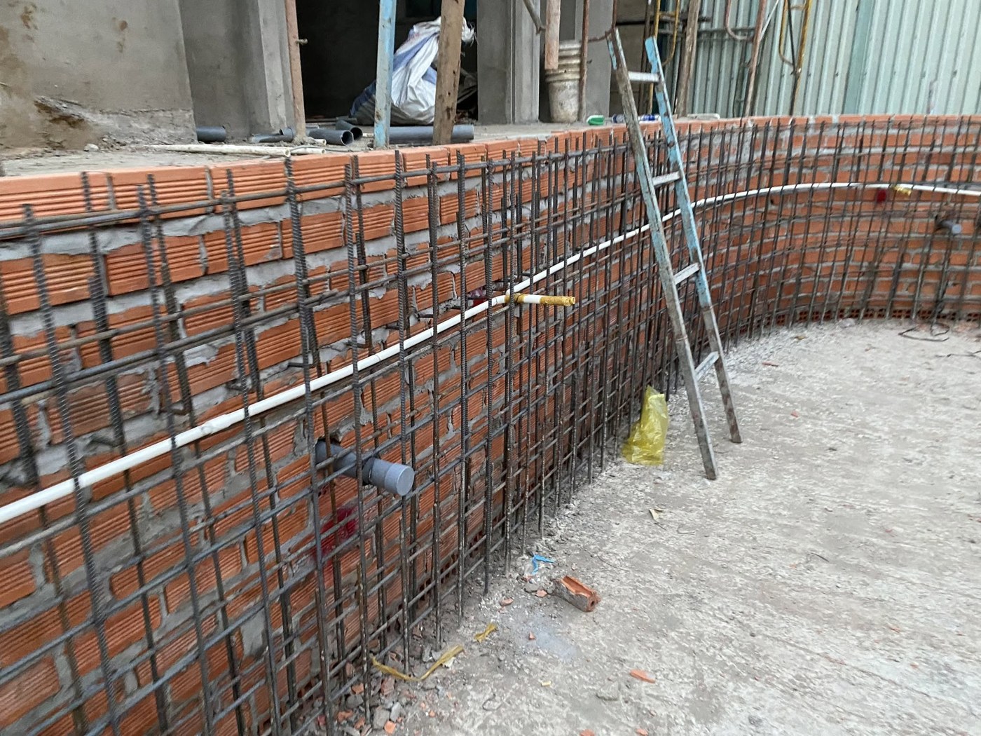 So sánh máy bơm hồ bơi 2026: Astralpool, Waterco, Emaux, Kripsol, Pentair