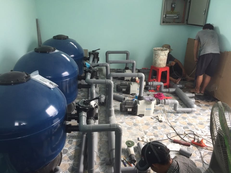 Cấu tạo hệ tuần hoàn hồ bơi chuẩn: skimmer, đầu hút, van đa hướng chi tiết